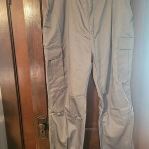 Mens Grey Cargo Pants. SZ 48..